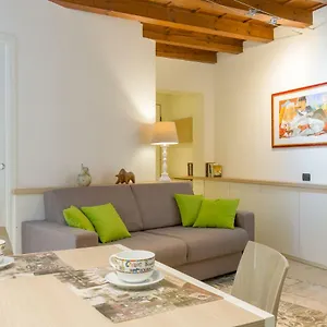 Vecchia & Guest house